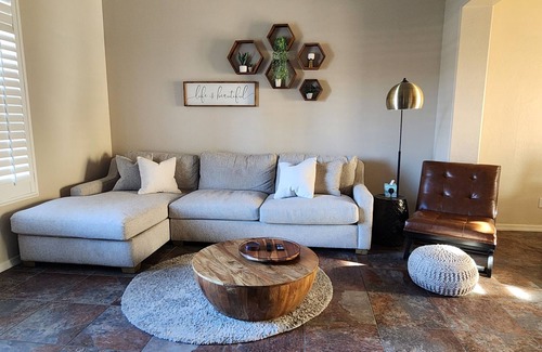 Stetson Valley House | Beautiful, Peaceful, Home away from Home -Perfect for 4 people and Pet Friendly!