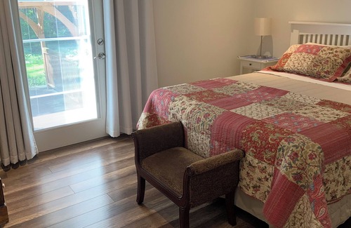 Courtenay House | Beautiful, peaceful seaside cottage, beside the ocean, 30 min from the ski hill.