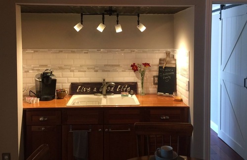 South Kingstown Apartment | Beautiful pool, hot tub (new spring 2022!) quiet, close to beach!