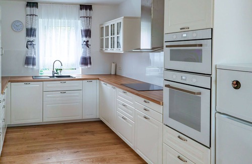 Hessenburg House | Beautiful private villa for 6 guests with WIFI, TV and terrace