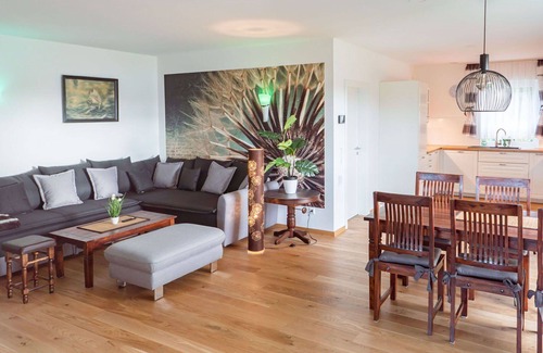 Hessenburg House | Beautiful private villa for 6 guests with WIFI, TV and terrace