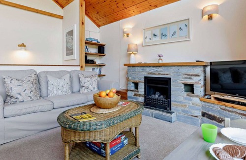 Little Petherick House | Beautiful private villa for 7 people with WIFI, TV, balcony, pets allowed and parking