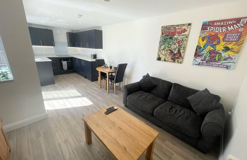 Dinas Powys House | Beautiful Private Detached 1-bed Bungalow