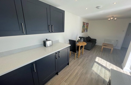 Dinas Powys House | Beautiful Private Detached 1-bed Bungalow