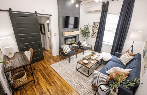 Downtown House | Beautiful Private Home Downtown - 1BR 1Bath