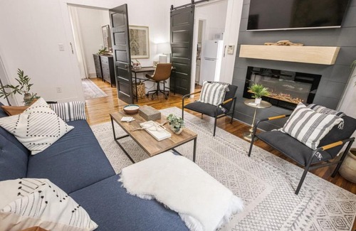 Downtown House | Beautiful Private Home Downtown - 1BR 1Bath