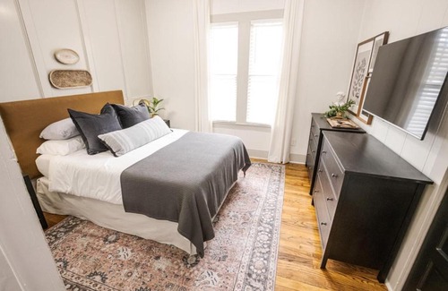 Downtown House | Beautiful Private Home Downtown - 1BR 1Bath