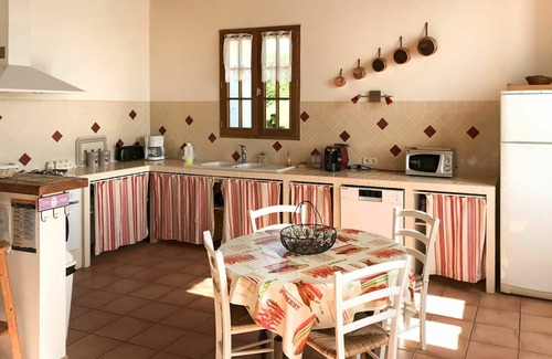 Lalandusse Villa | Beautiful private villa with private pool, WIFI, A/C, TV, terrace, pets allowed and parking
