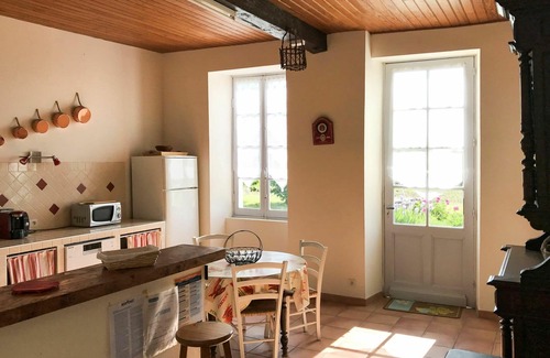 Lalandusse Villa | Beautiful private villa with private pool, WIFI, A/C, TV, terrace, pets allowed and parking