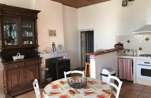 Lalandusse Villa | Beautiful private villa with private pool, WIFI, A/C, TV, terrace, pets allowed and parking