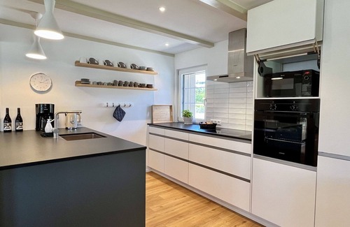 Loffingen House | Beautiful private villa for 8 people with WIFI, TV, patio and pets allowed