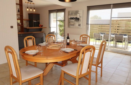 Kerlouet House | Beautiful private villa for 8 guests with WIFI, TV, terrace and parking