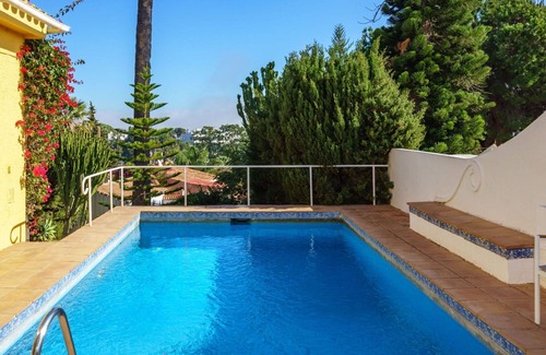Nueva Andalucia Villa | Beautiful private villa for 8 people with A/C, WIFI, private pool, TV, patio and parking