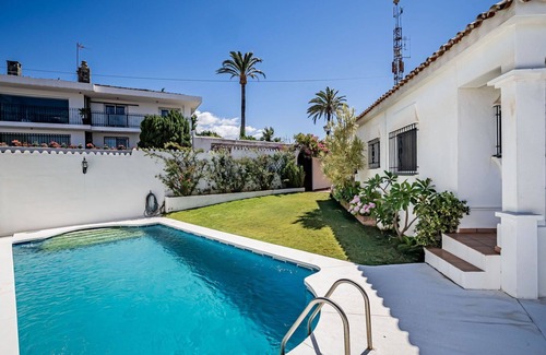 Nueva Andalucia House | Beautiful private villa with private pool, WIFI, A/C, TV, terrace, pets allowed and parking