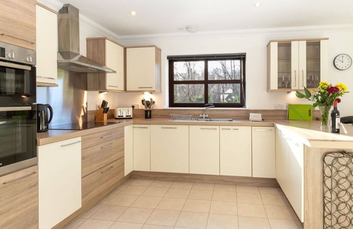 Aviemore Villa | Beautiful private villa for 8 people with WIFI, TV, patio and parking