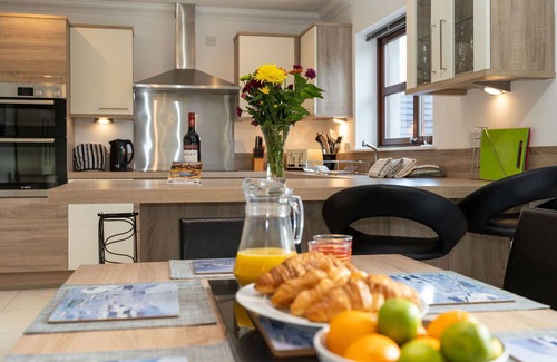 Aviemore Villa | Beautiful private villa for 8 people with WIFI, TV, patio and parking