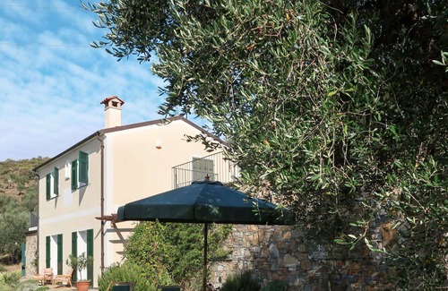 Costa dʼOneglia House | Beautiful private villa for 4 people with WIFI, patio, pets allowed, panoramic view and parking