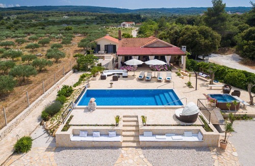 Milna (Brac) House | Beautiful private villa for 10 guests with WIFI, private pool, A/C, hot tub, TV and terrace