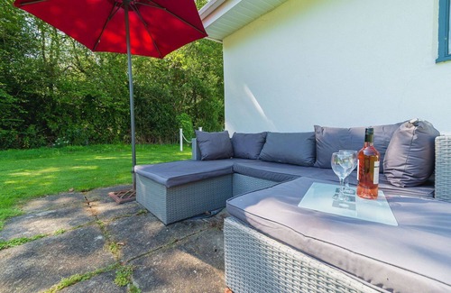 Liskeard House | Beautiful private villa for 4 guests with WIFI, TV and patio
