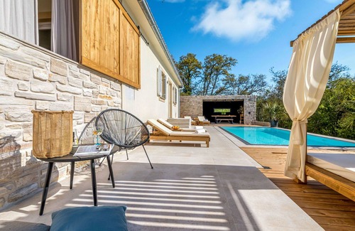 Polje Villa | Beautiful private villa with A/C, private pool, WIFI, TV, terrace, pets allowed and parking