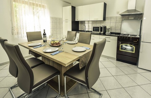 Pridraga House | Beautiful private villa for 5 guests with WIFI, A/C, TV, terrace and parking