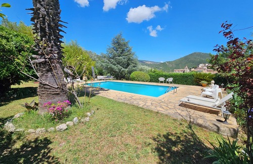 Le Revest-les-Eaux Villa | Beautiful Provencal villa with swimming pool close to the sea.