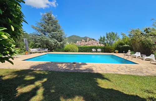 Le Revest-les-Eaux Villa | Beautiful Provencal villa with swimming pool close to the sea.