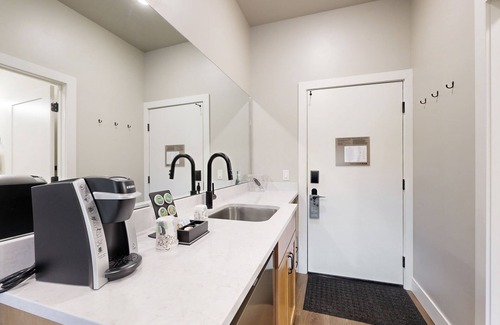 Park City Apartment | Beautiful resort studio with pool, gym and mountain views