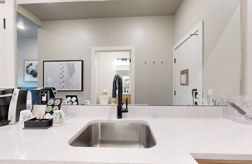 Park City Apartment | Beautiful resort studio with pool, gym and mountain views