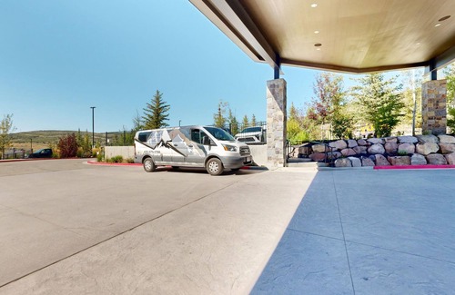 Park City Apartment | Beautiful resort studio with pool, gym and mountain views