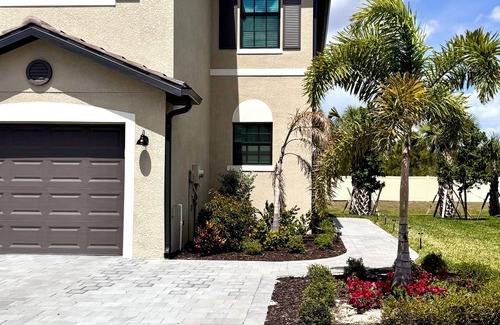 Gateway House | Beautiful Resort Style Timber Creek Townhome