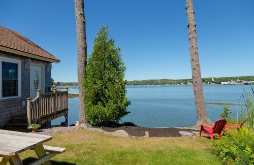 Edgecomb Cottage | Beautiful River front 1 bedroom Cottage