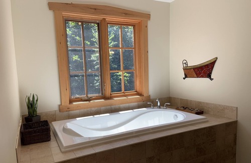 North Frontenac Cottage | Beautiful rustic yet modern log cabin on quiet lake