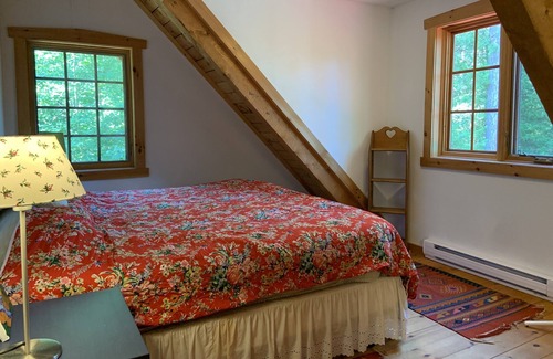 North Frontenac Cottage | Beautiful rustic yet modern log cabin on quiet lake