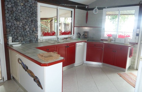 Sainte-Clotilde House | Beautiful sea view villa, well equipped and furnished, secure swimming pool, games room.