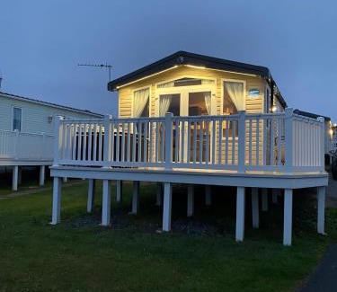 Exmouth Apartment | Beautiful sea view 3 bedroomed Holiday Home Caravan