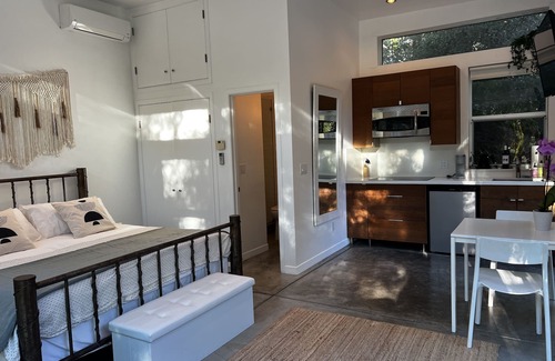 Topanga House | Beautiful Serene View Guesthouse - Los Angeles Beach 8min