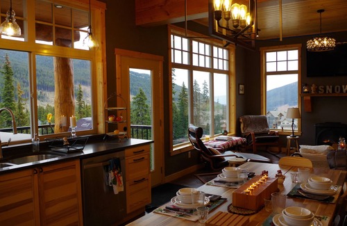 Okanagan-Similkameen Ski Chalet | Beautiful Ski-in/Ski-out Chalet on Grandfathers Trail with Sweeping View