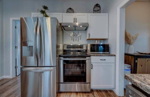 Merion Village House | Beautiful South-Side Stay