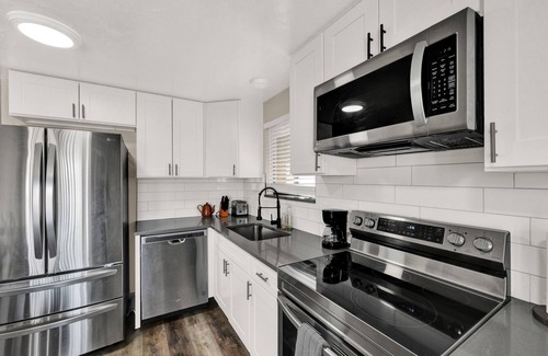 Canyon Rim House | Beautiful spacious twin home w/backyard in great SLC location!