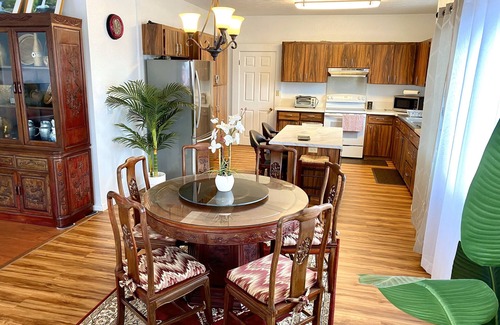 Hilo House | Beautiful Spacious 3 bedroom house in Charming Hilo. Close to everything. 1150sq