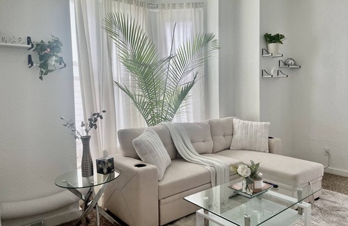 St. Paul House | Beautiful spacious 4 bedrooms, 2 baths near downtown St. Paul