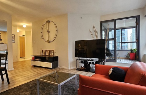 Downtown Vancouver Apartment | Beautiful Spacious Apartment in the Best Part of Downtown Vancouver