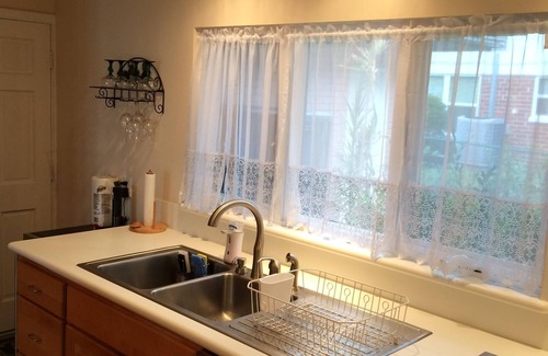 East Palatka House | Beautiful St. Johns River Home. Walk To Town-Bring Your Boat Or Jetski!