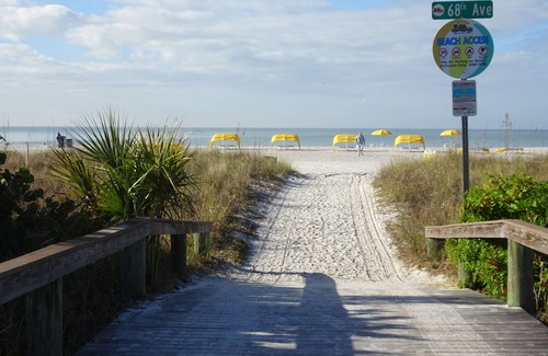 St. Pete Beach Apartment | BEAUTIFUL ST PETE BEACH -- THE ONLY PLACE WHERE SALT LOWERS YOUR BLOOD PRESSURE