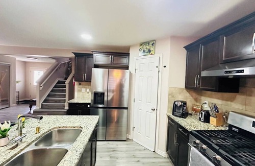 Southeast Edmonton House | Beautiful Stay A/C at Ellerslie @ Charlesworth in Edmonton AB