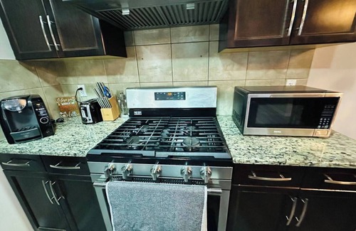 Southeast Edmonton House | Beautiful Stay A/C at Ellerslie @ Charlesworth in Edmonton AB