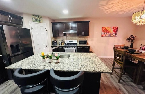 Southeast Edmonton House | Beautiful Stay A/C at Ellerslie @ Charlesworth in Edmonton AB