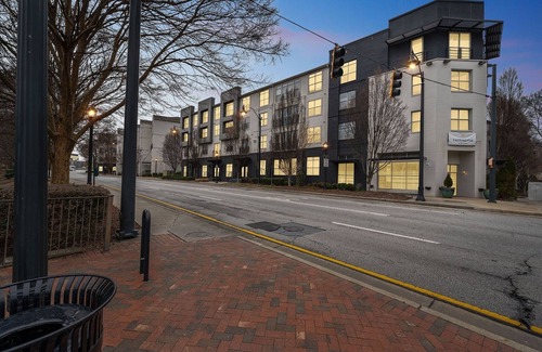 Atlantic Station Area Apartment | BEAUTIFUL STAYS Extravagant & LUXURY living by RedAwning