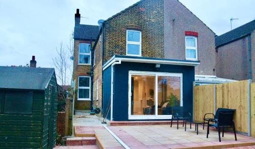Erith Apartment | Beautiful Studio apartment in a house with parking